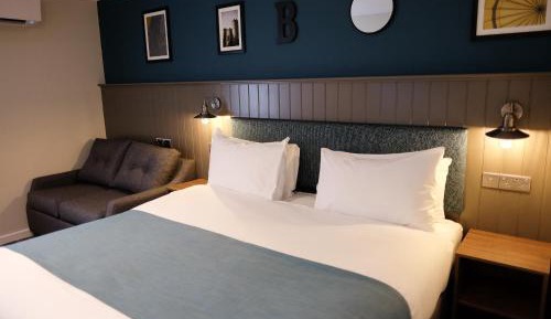 Deluxe King Room
