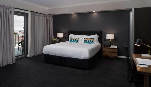 Deluxe King Suite with Spa Bath