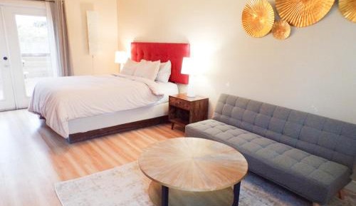 Deluxe King Suite