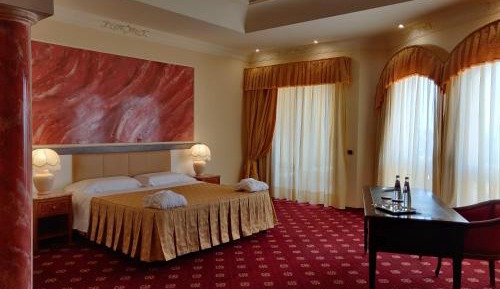 Deluxe Suite with Sea View