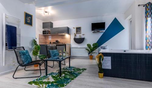 Apartment with Garden View