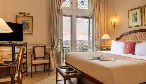 Superior King Room with Garden and Ramparts View