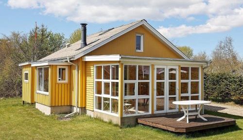 One-Bedroom Holiday Home