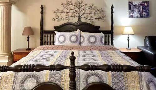 Deluxe King Suite