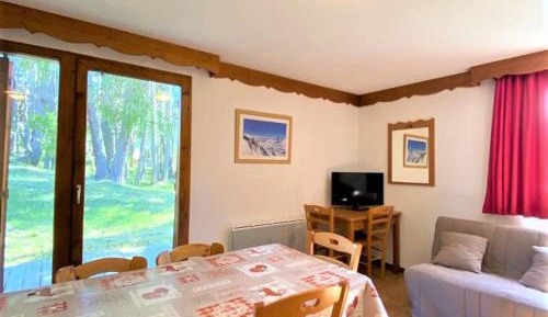 Chalet (8 Adults)