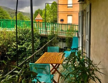 Apartment with Garden View