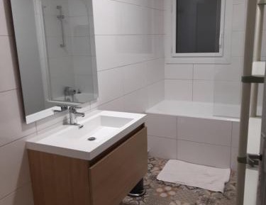 Apartment with Mountain View