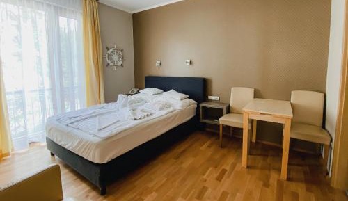 Studio (2 Adults)
