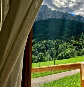 Apartment with Mountain View