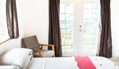 Queen Room with Shared Bathroom