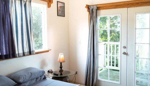 Queen Room with Shared Bathroom