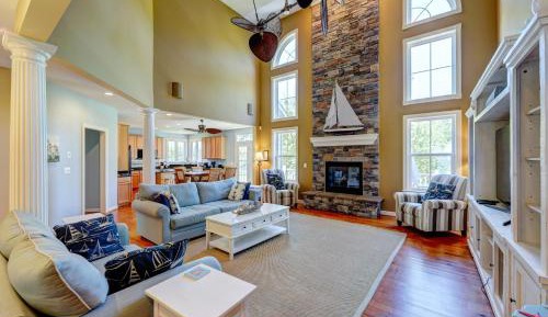 Six Bedroom Holiday Home