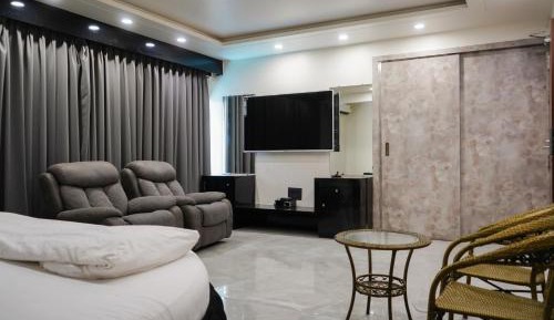 Suite with Private Pool