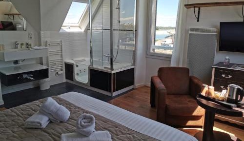 Double Room with Sea View and Spa Bath