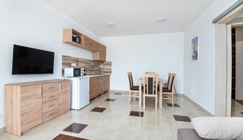 Apartment with Lake View