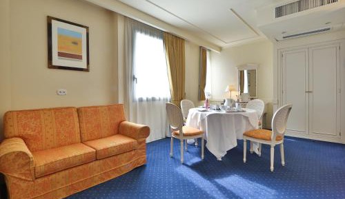 Junior Suite (2 Adults + 2 Children)