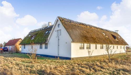 Eight-Bedroom Holiday Home
