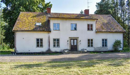 Nine-Bedroom Holiday Home
