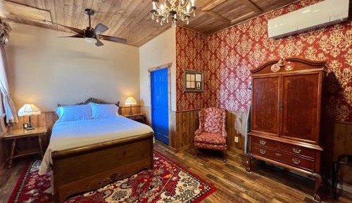 Standard Queen Room
