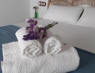 Deluxe Double Room with Side Sea View