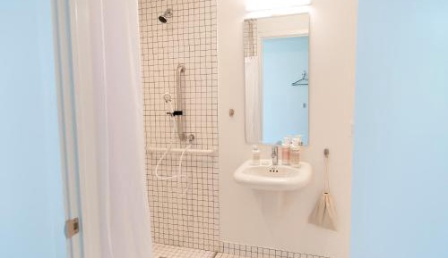 Queen Room - Disability Access