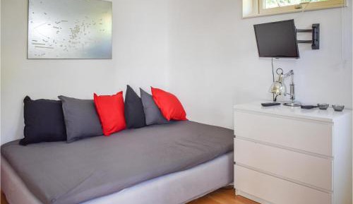 One-Bedroom Holiday Home