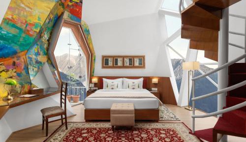 Deluxe Double Room (2 Adults + 1 Child)