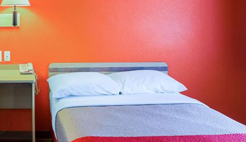 Deluxe Queen Room - Non-Smoking