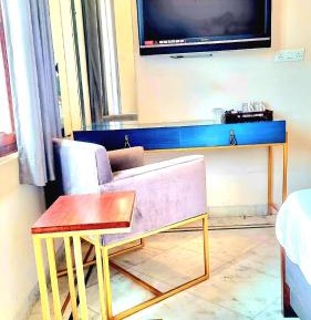 Deluxe Queen Suite
