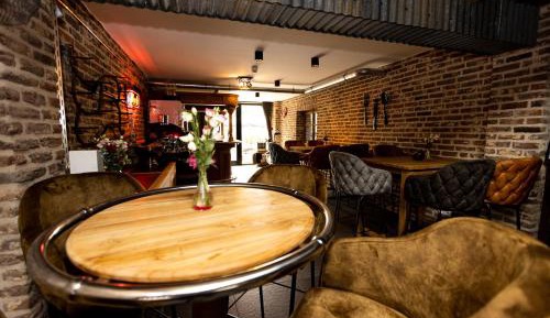 King Room with Roll-In Shower - Disability Access