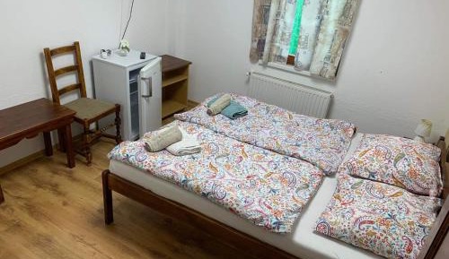 Standard Queen Room