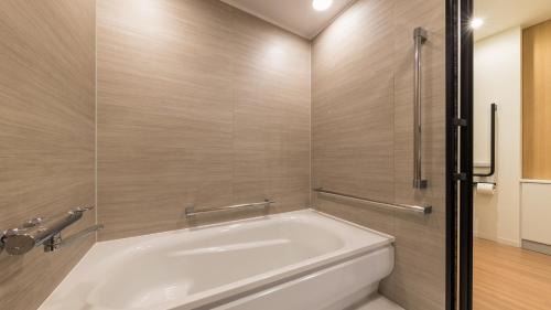 Superior Single - Separate Bathroom & Toilet  for 1 Adult - Non-Smoking