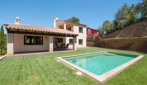 Villa with Garden View