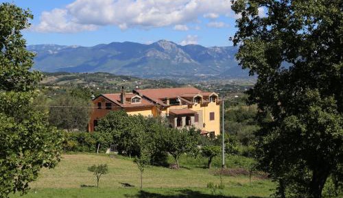 Apartment with Mountain View