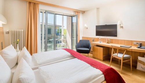 Standard Double Room with Lake View