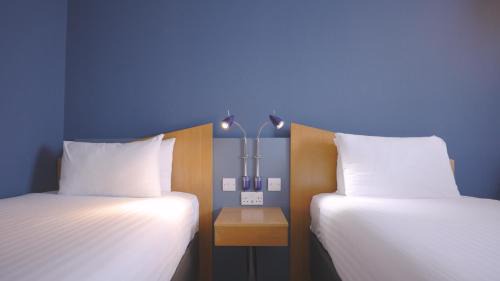 Standard Twin Room with Free Hot Breakfast
