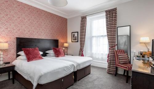 Superior King  or Twin Room with Shower - Street View