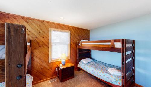 Five Bedroom Holiday Home