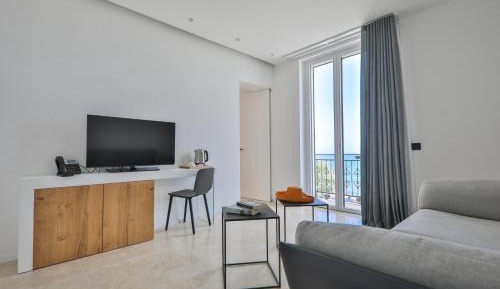 Deluxe Double Room with Balcony and Sea View