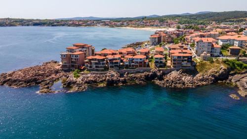 Two-Bedroom Apartment with Terrace and Sea View