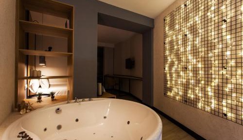 Deluxe Double Room with Bath