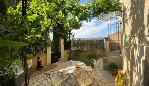 One-Bedroom Apartment with Garden