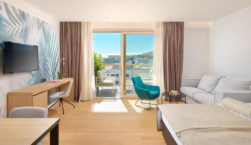 Studio apartment with partial sea view