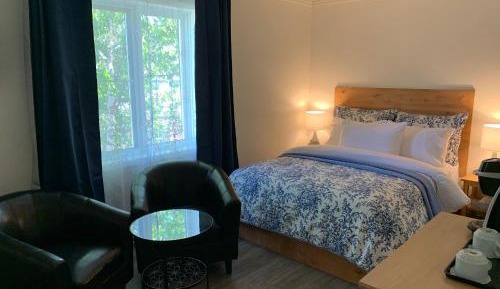 Standard Queen Room