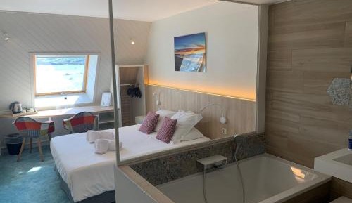 Romantic Double Room with Sea View