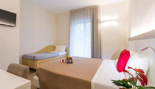 Family Room with Balcony (2 Adults + 2 Children)