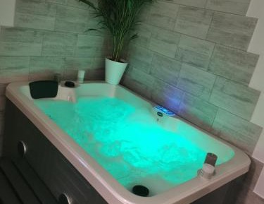 Double Room with Spa Bath