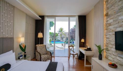 Executive Pool Room