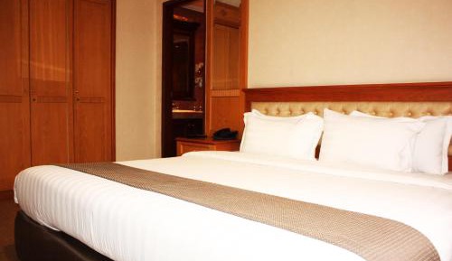 Honeymoon Suite