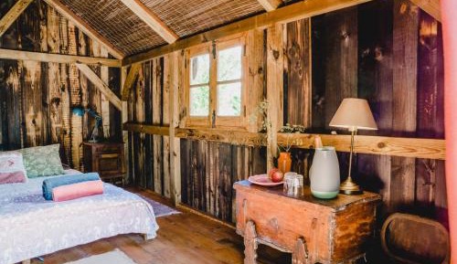 Romantic Mountain Wood Cabin